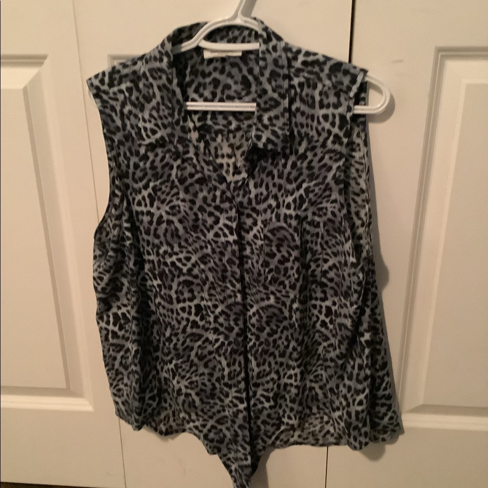 Blue and white leopard print sleeveless top